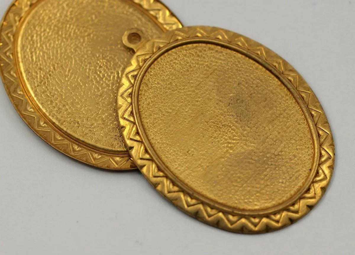 1 Vintage Raw Brass Oval Pendant Setting With 40x30mm Cameo Base L-10