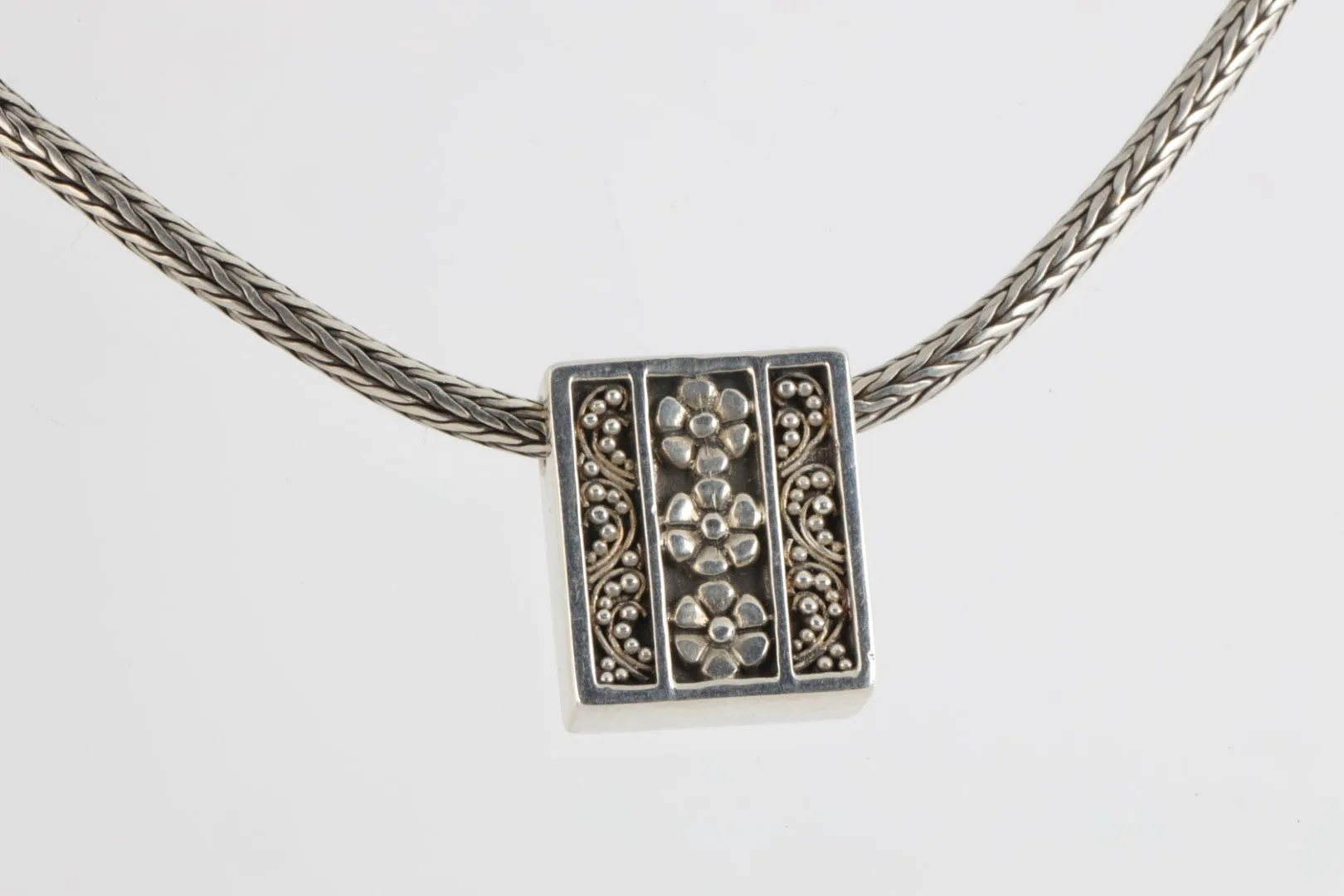 15" Lois Hill Granulated Lattice Necklace (26.05g.)