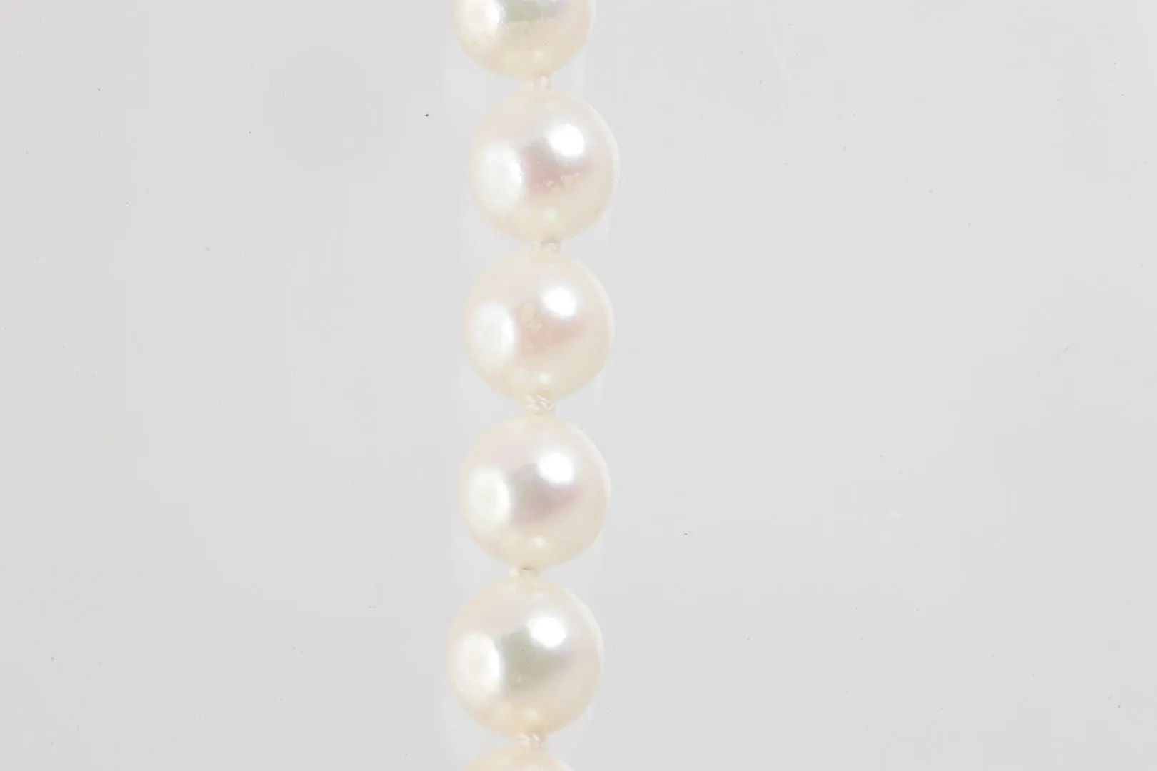 17" 14k Yellow Gold White Pearl Necklace (21.79g.)