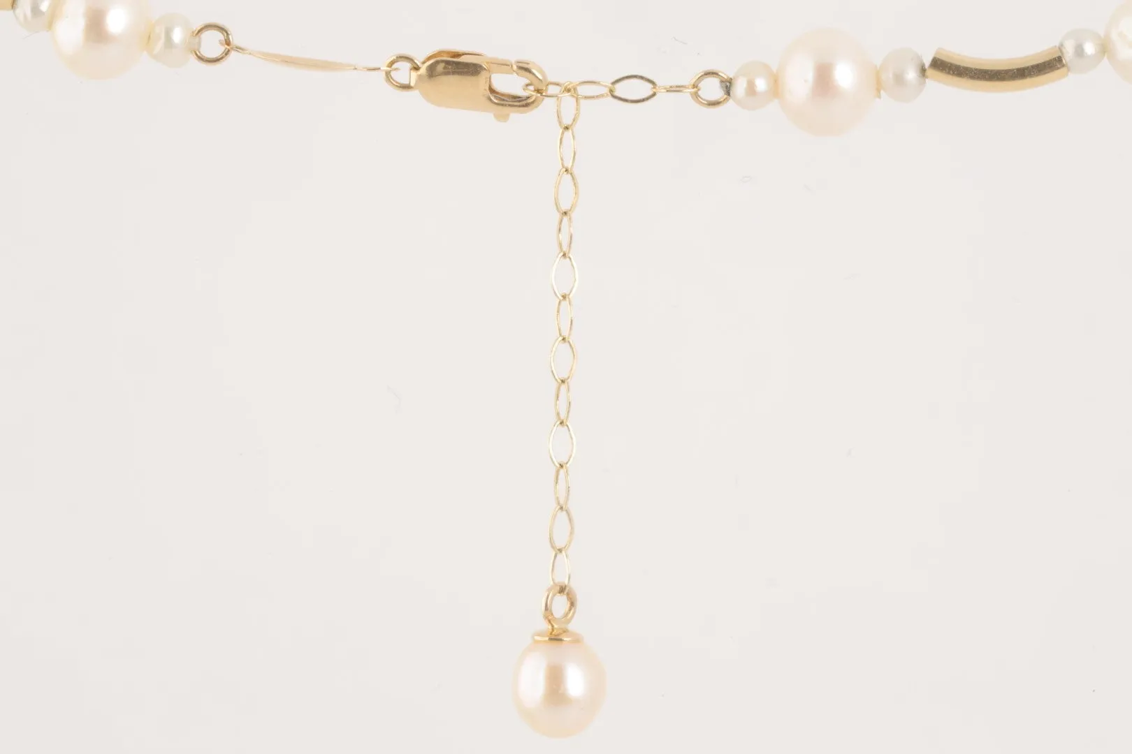 18" 14k Yellow Gold Pearl Necklace with Gold Spacers (11.61g.)