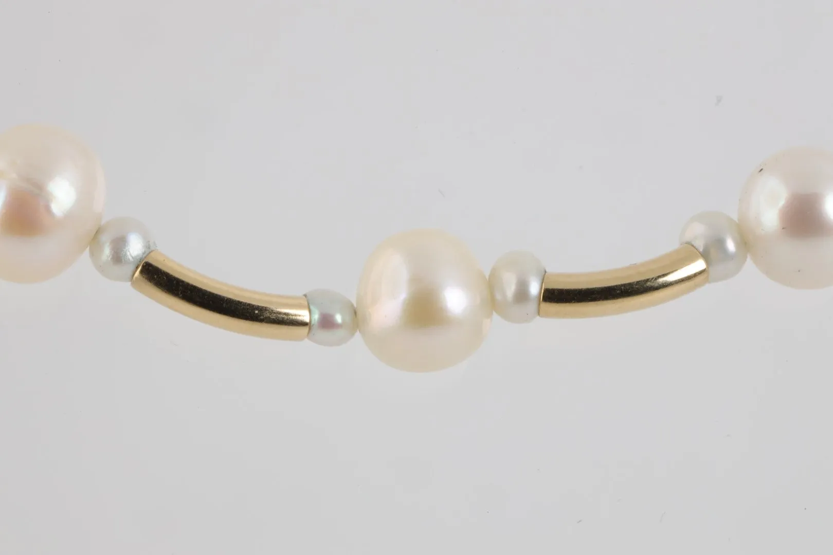 18" 14k Yellow Gold Pearl Necklace with Gold Spacers (11.61g.)