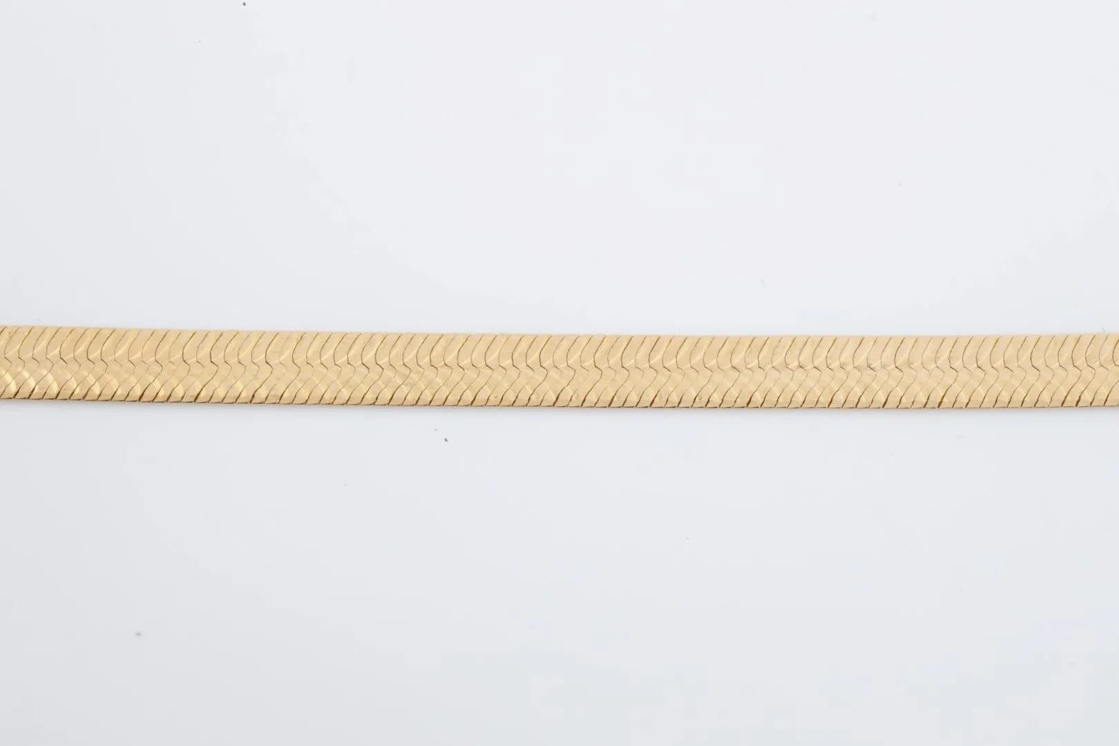 18" 18k Yellow Gold Herringbone Chain (7.56g.)