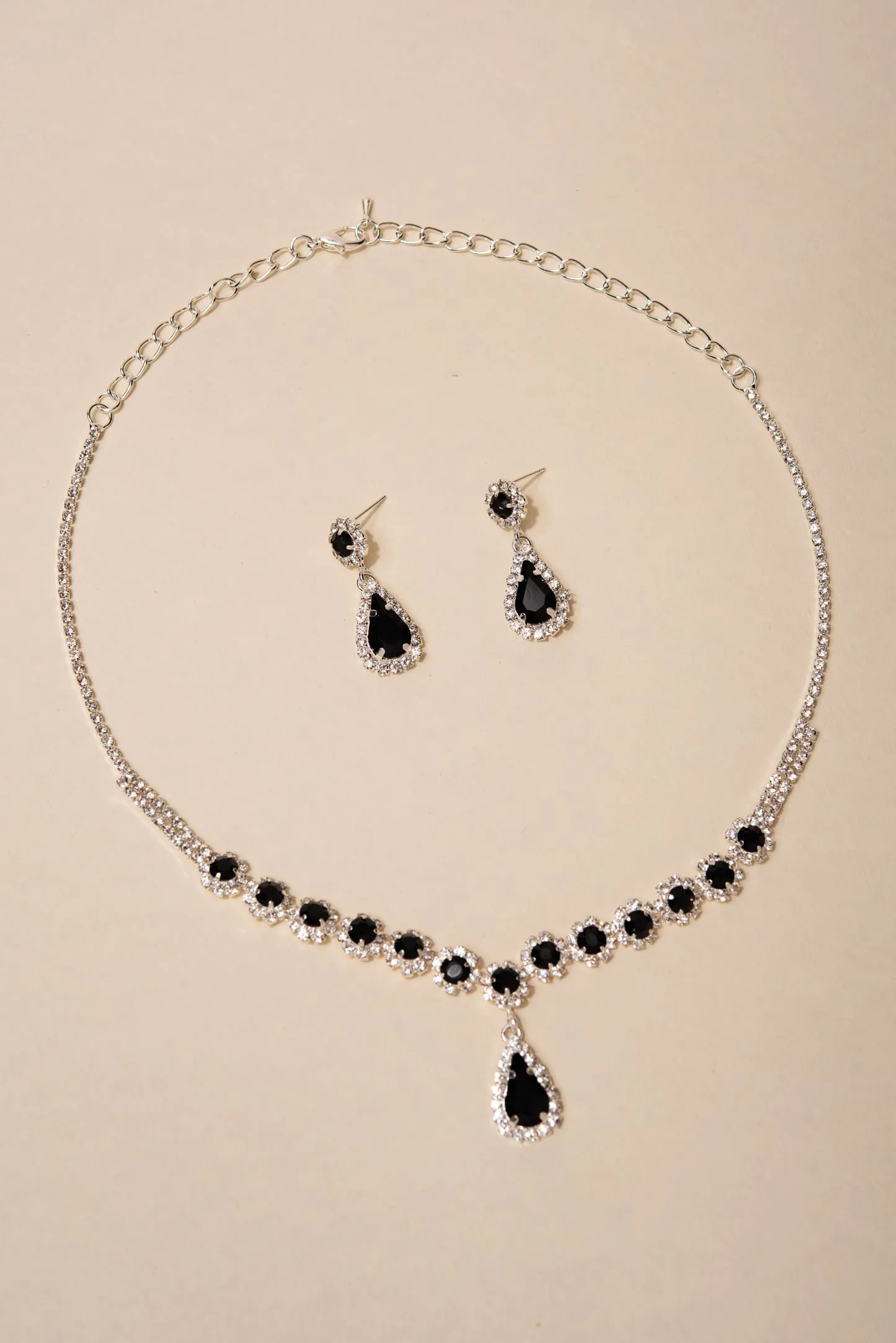 Elegant Gabby Flower Stones & Teardrop Pendant Necklace Set – Stunning Jewelry for Any Occasion