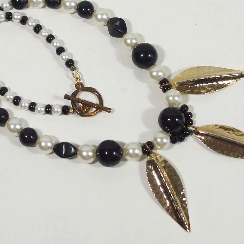 Gasha, Single Strand Black & Pearl Necklace