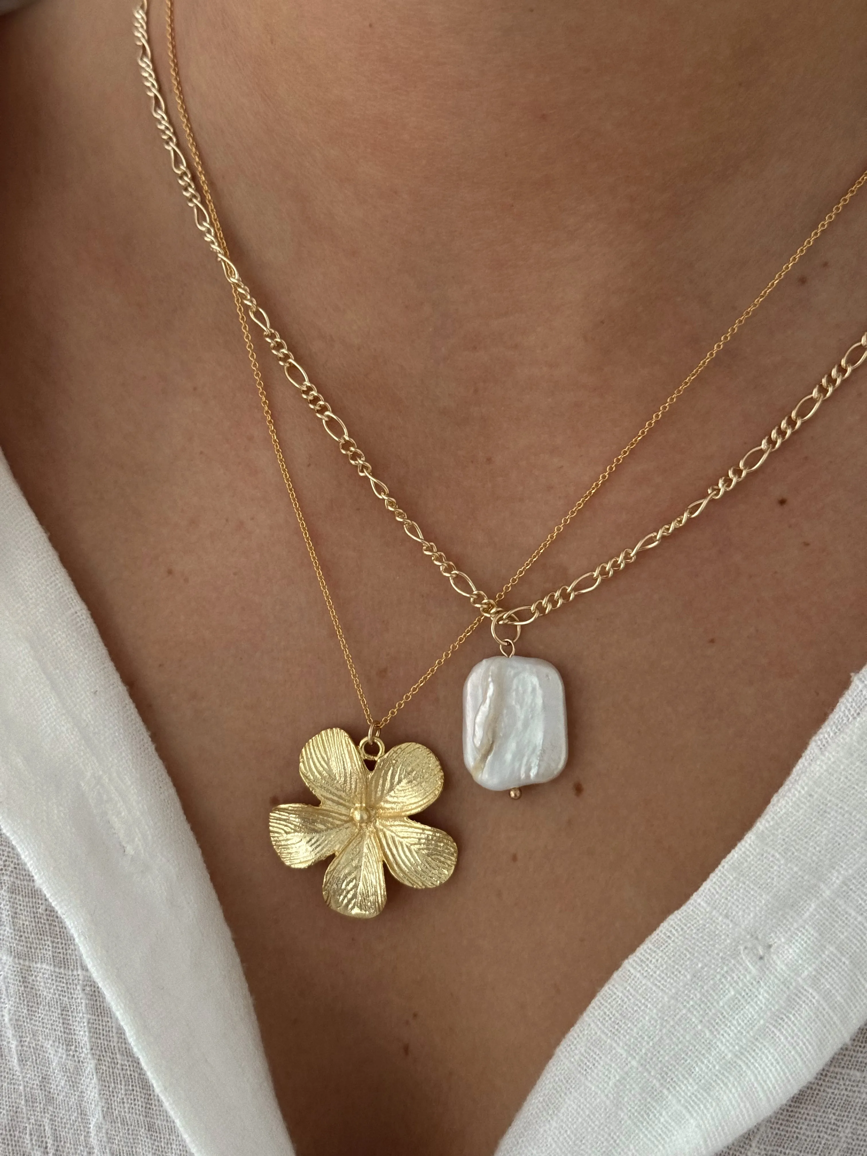 Beautiful Iris Pearl Necklace