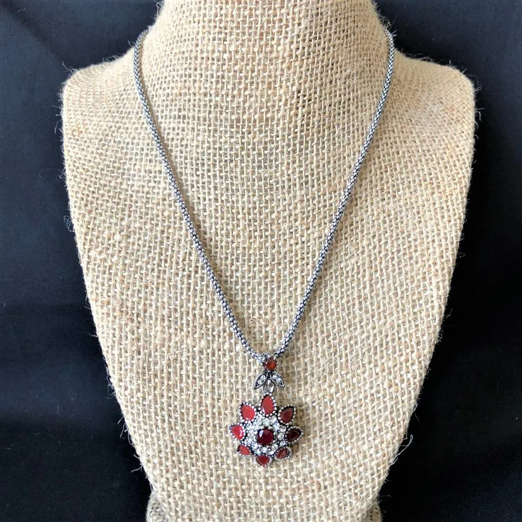 Red Antique Silver Flower Pendant Necklace