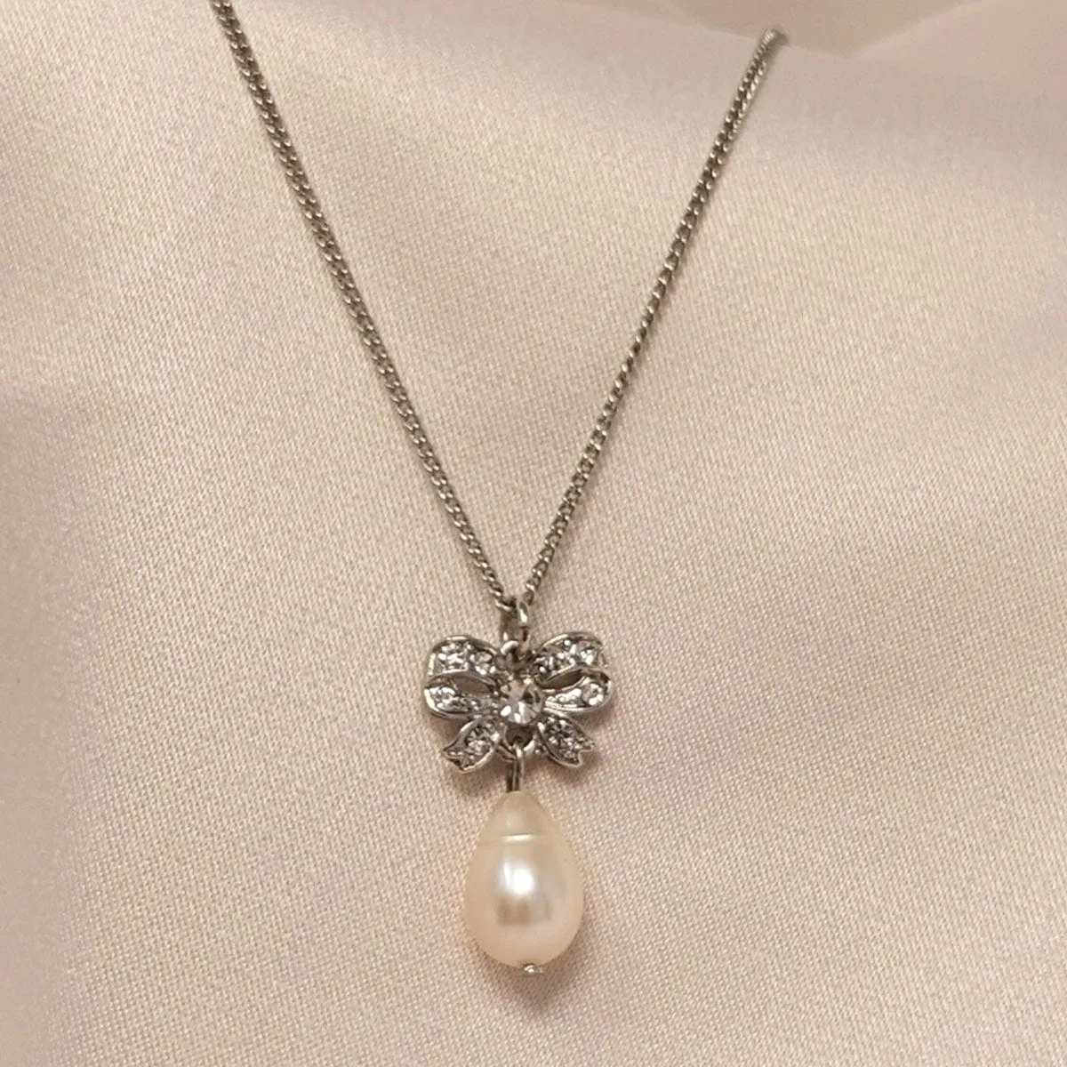 Vintage Freshwater Pearl necklace : Vintage freshwater pearl necklace with bow