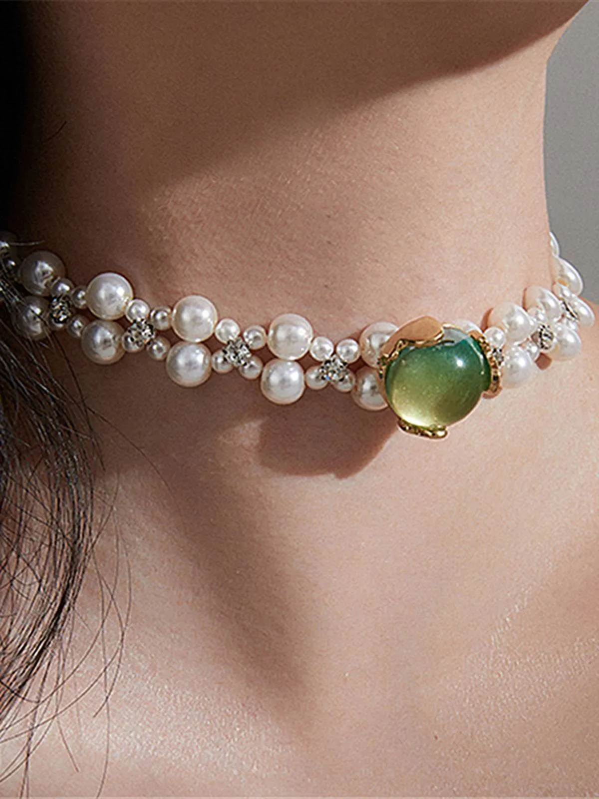 White Pearl & Green Artificial Gemstone Necklace