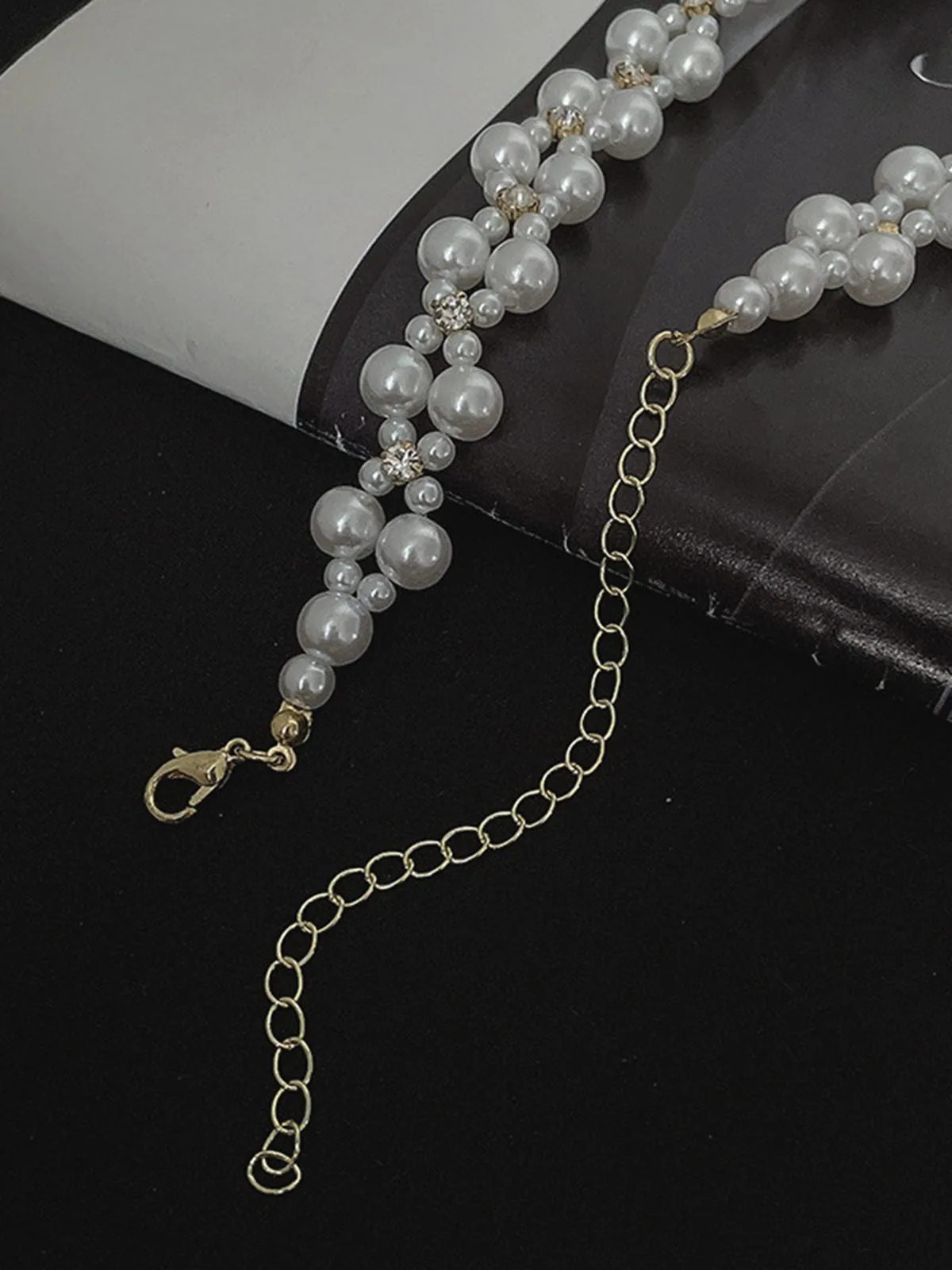 White Pearl & Green Artificial Gemstone Necklace